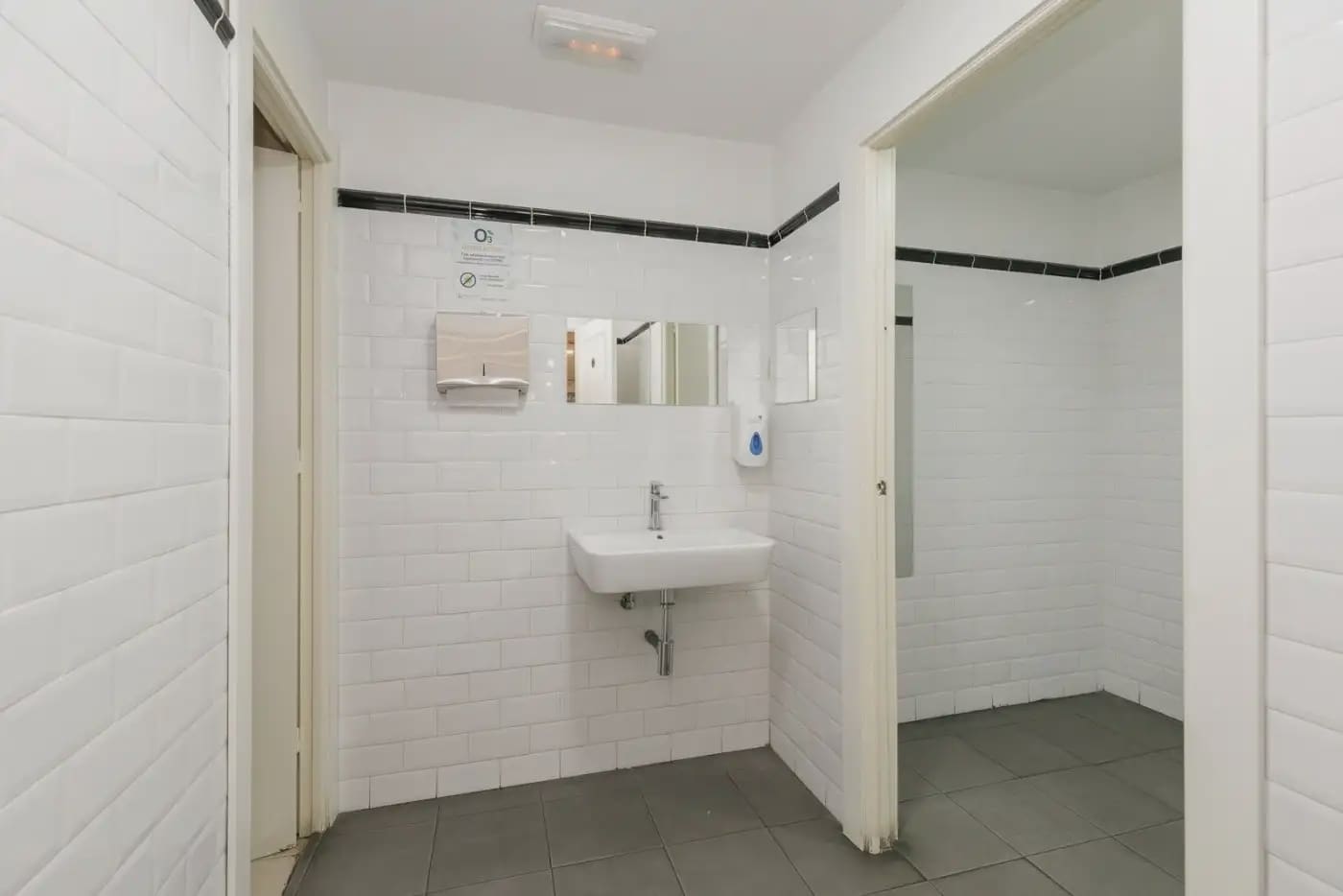 Local Comercial en Granada ciudad en venta - 360.000 € (Ref: 9837630)