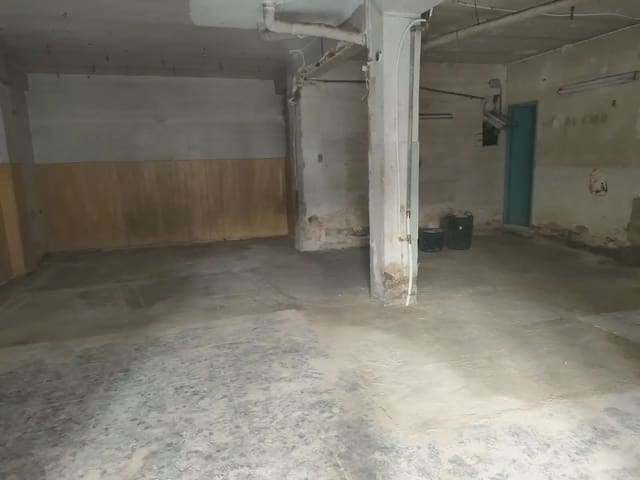 Commercial for rent in Pajaritos - Plaza de Toros, Granada city - € 600 (Ref: 9837632)