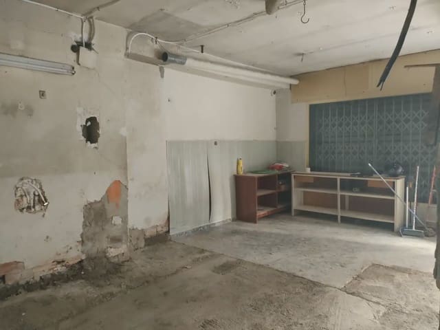 Commercial for rent in Pajaritos - Plaza de Toros, Granada city - € 600 (Ref: 9837632)
