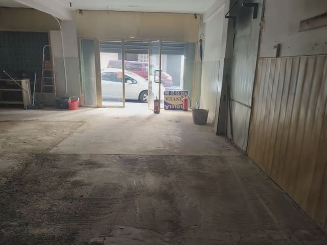 Commercial for rent in Pajaritos - Plaza de Toros, Granada city - € 600 (Ref: 9837632)