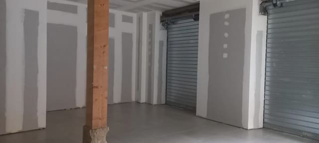 Commercial for rent in San Matías - Realejo, Granada city - € 550 (Ref: 9837633)