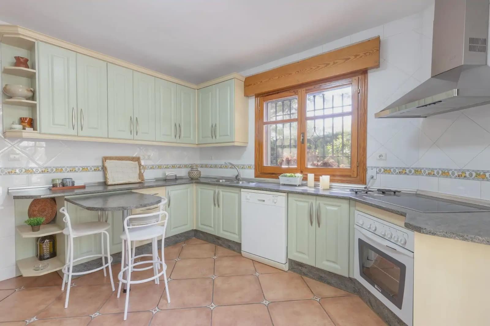 Villa til salg i Albolote med swimmingpool garage - € 560.000 (Ref: 9837634)