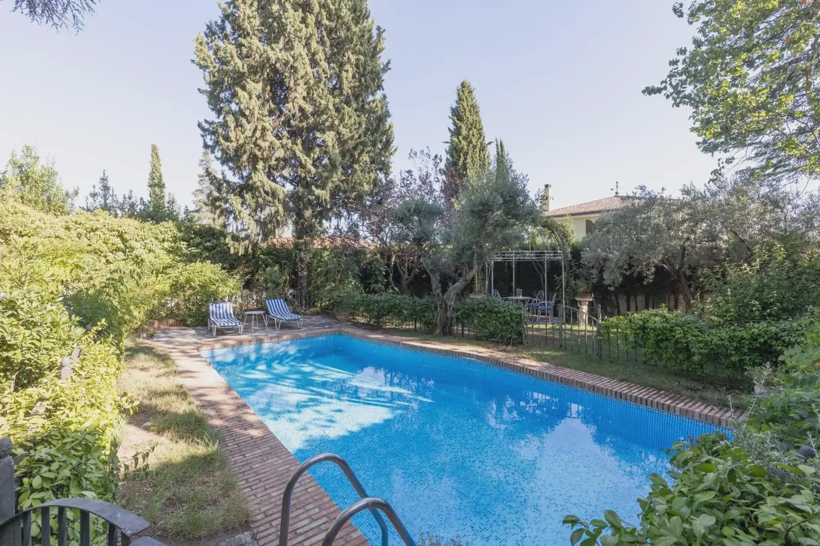 Villa til salg i Albolote med swimmingpool garage - € 560.000 (Ref: 9837634)