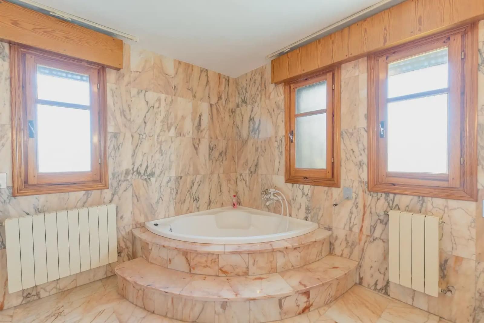 Villa til salg i Albolote med swimmingpool garage - € 560.000 (Ref: 9837634)