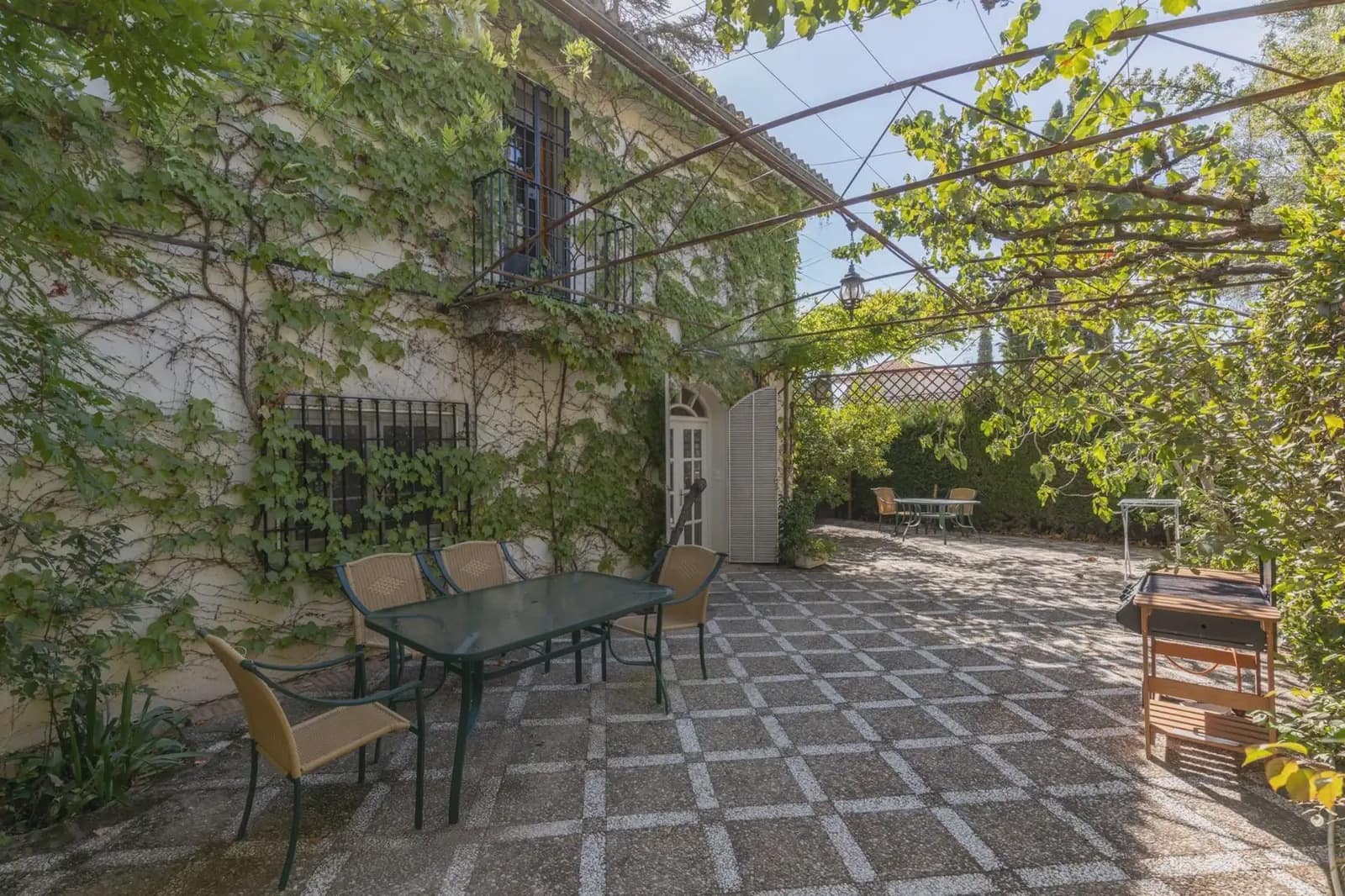 Villa til salg i Albolote med swimmingpool garage - € 560.000 (Ref: 9837634)