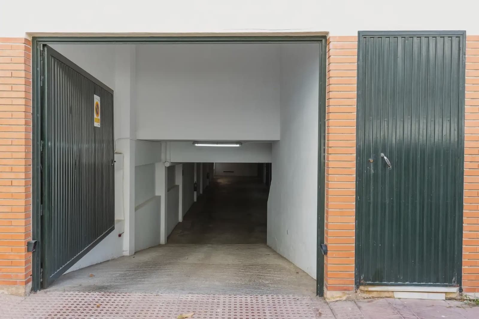 Garage for sale in Motril - € 32,000 (Ref: 9837635)