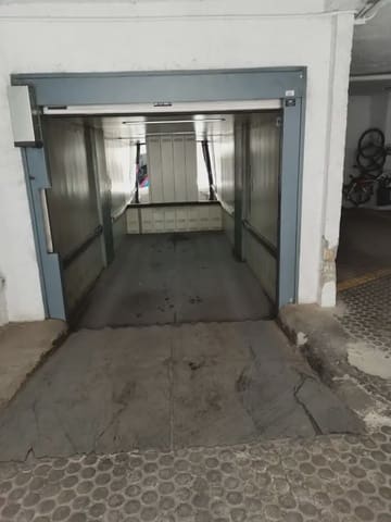 Garage for sale in San Matías - Realejo, Granada city - € 39,000 (Ref: 9837636)