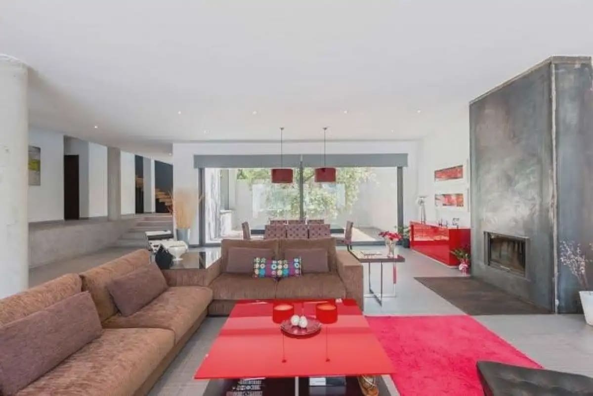 Villa til salgs i Gojar med svømmebasseng garasje - € 950 000 (Ref: 9837638)