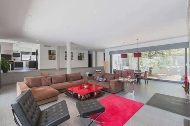 Villa til salgs i Gójar med svømmebasseng garasje - € 950 000 (Ref: 9837638)