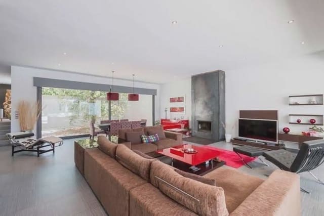Villa til salgs i Gójar med svømmebasseng garasje - € 950 000 (Ref: 9837638)