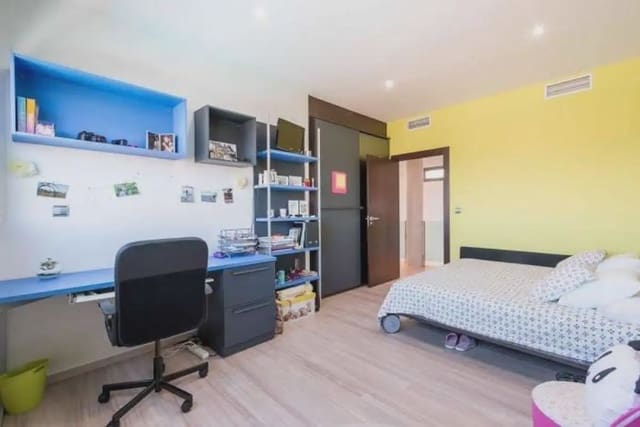 Villa til salgs i Gójar med svømmebasseng garasje - € 950 000 (Ref: 9837638)