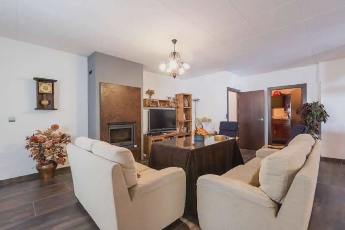 Villa til salgs i Gojar med svømmebasseng garasje - € 950 000 (Ref: 9837638)