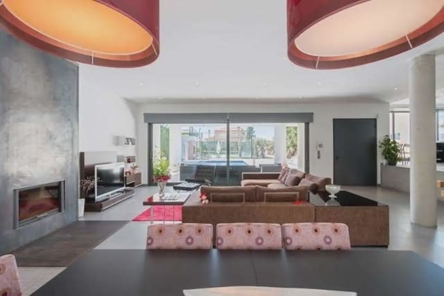 Villa til salgs i Gójar med svømmebasseng garasje - € 950 000 (Ref: 9837638)