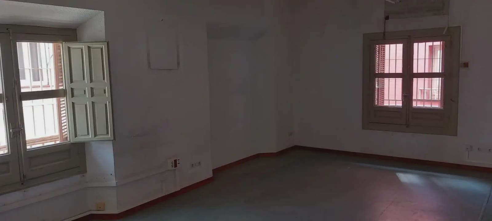 Flat for rent in Granada city - € 1,800 (Ref: 9837639)