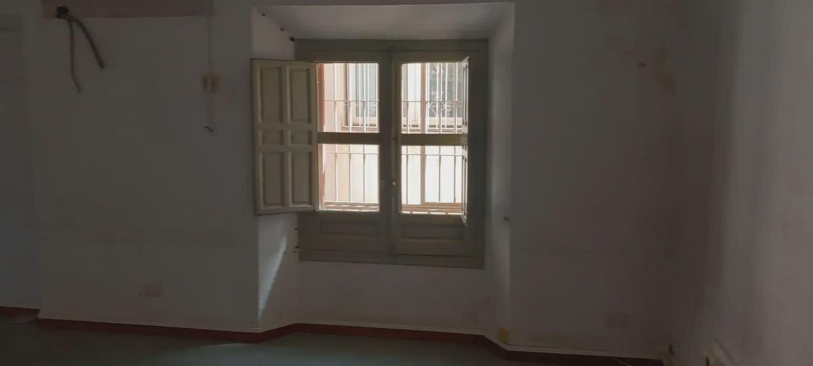 Flat for rent in Granada city - € 1,800 (Ref: 9837639)