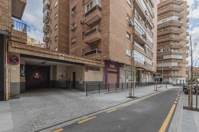 Garage for sale in Figares, Granada city - € 30,000 (Ref: 9837640)