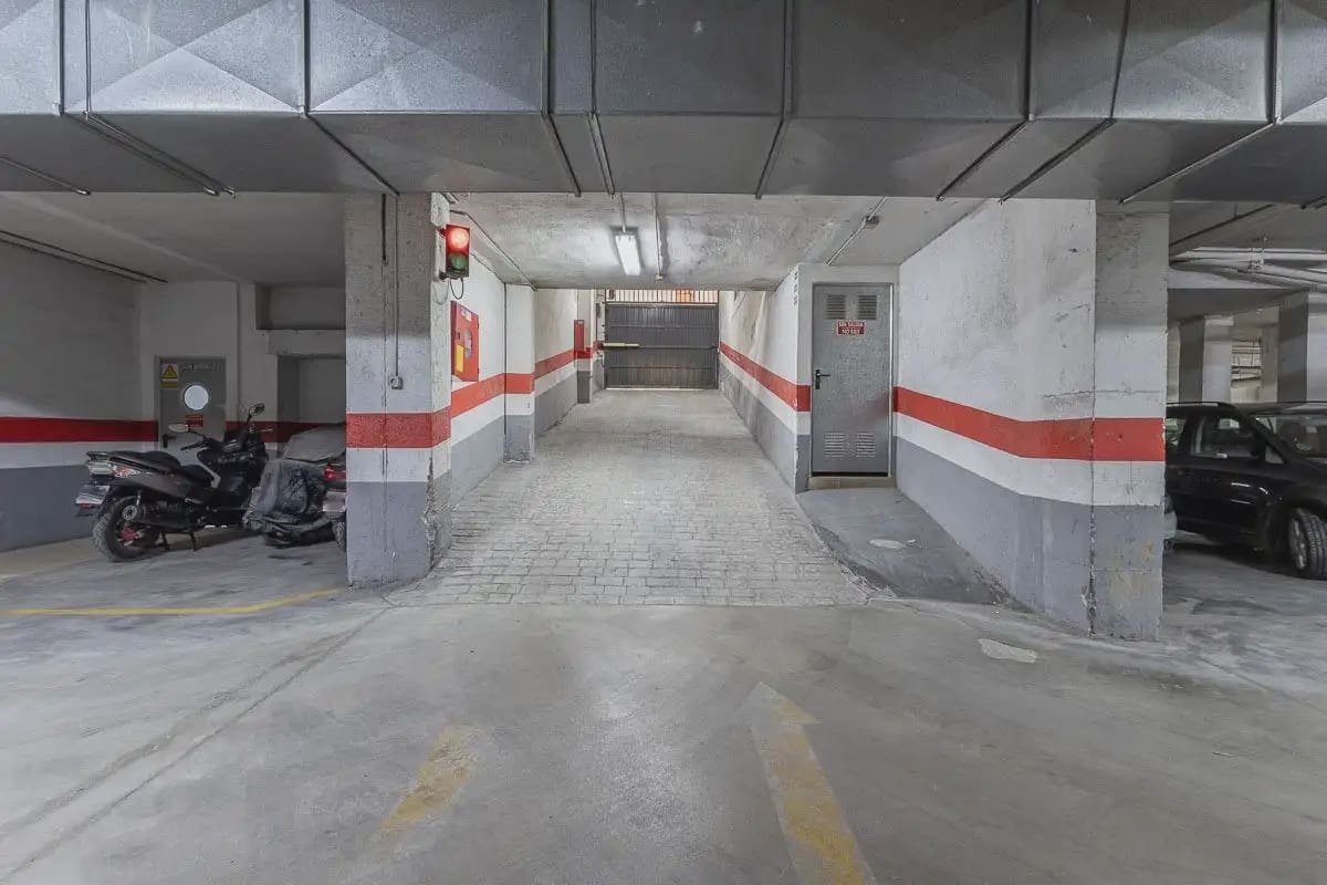 Garage for sale in Granada city - € 30,000 (Ref: 9837640)