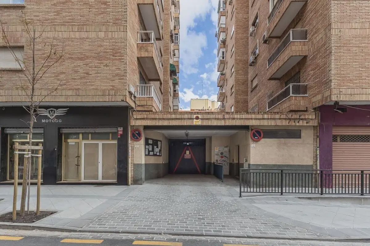 Garage for sale in Granada city - € 30,000 (Ref: 9837640)
