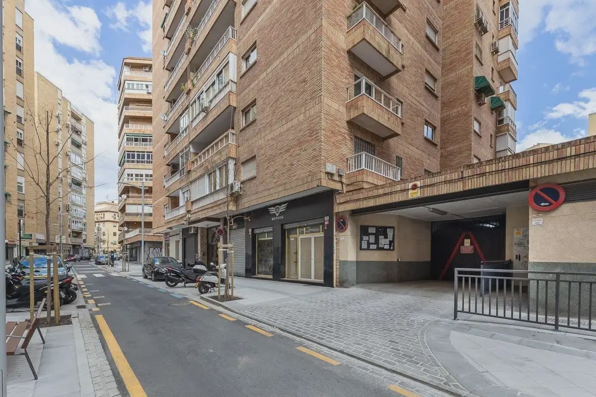 Garage for sale in Granada city - € 30,000 (Ref: 9837640)