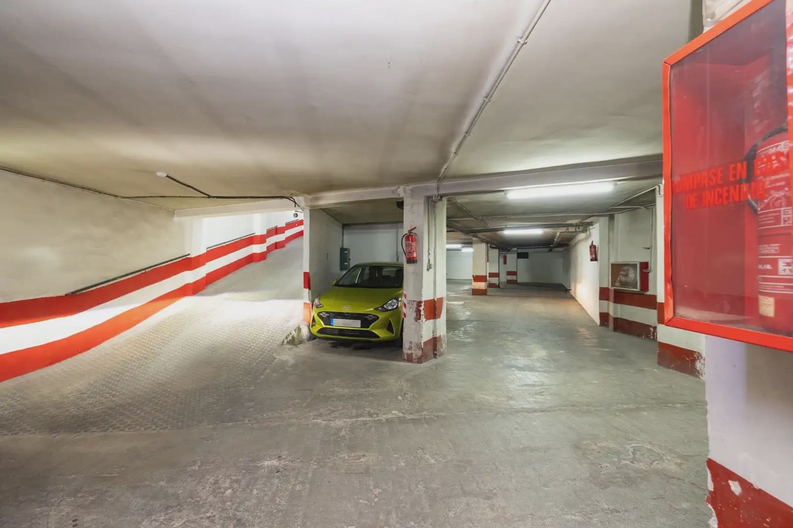 Garage for sale in Granada city - € 25,000 (Ref: 9837641)