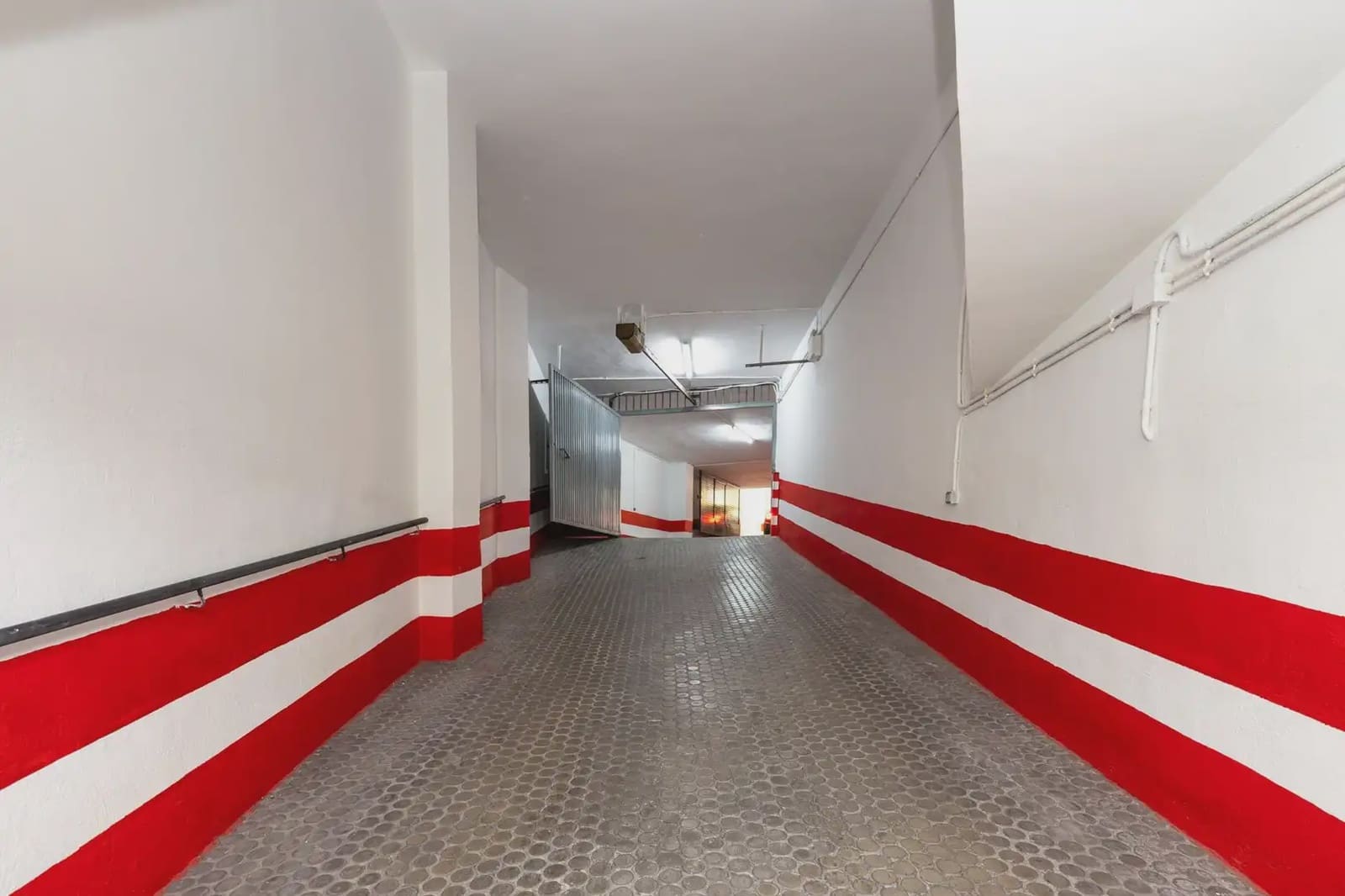 Garage for sale in Granada city - € 25,000 (Ref: 9837641)