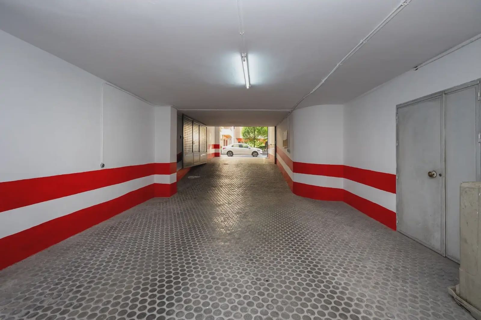 Garage for sale in Granada city - € 25,000 (Ref: 9837641)
