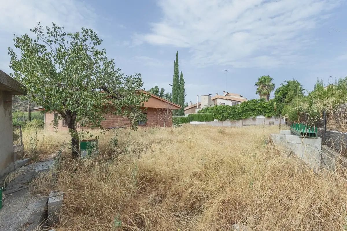 Villa zu verkaufen in Granada Stadt mit Pool Garage - 492.000 € (Ref: 9837642)
