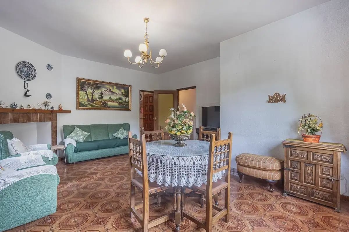 Villa zu verkaufen in Granada Stadt mit Pool Garage - 492.000 € (Ref: 9837642)