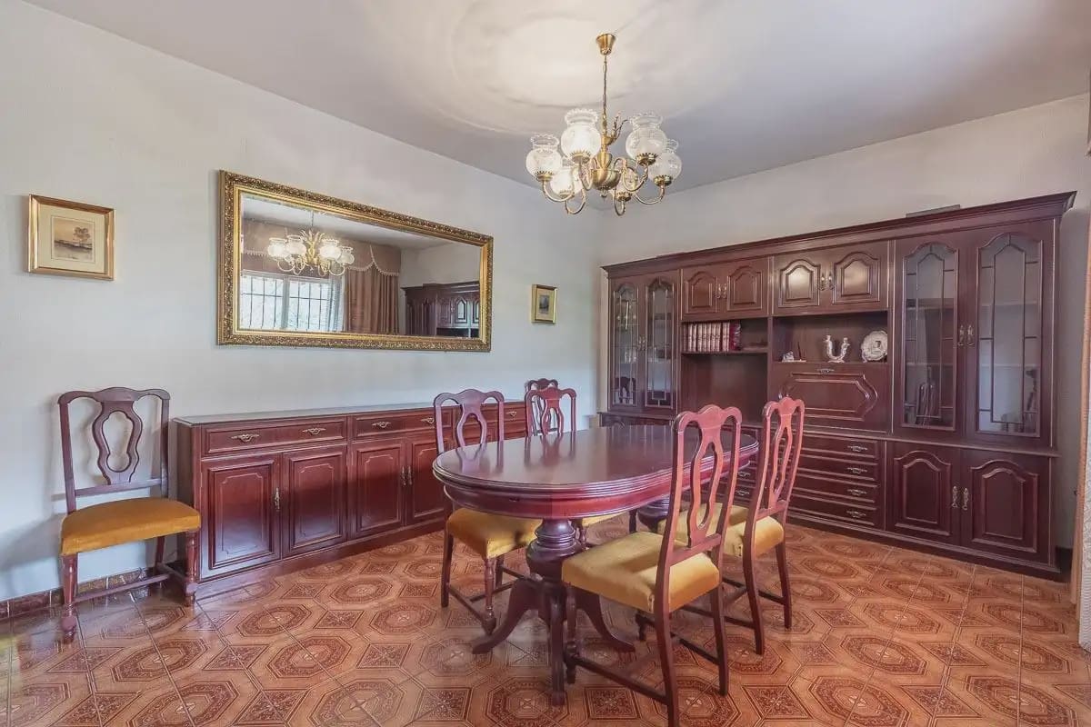 Villa zu verkaufen in Granada Stadt mit Pool Garage - 492.000 € (Ref: 9837642)