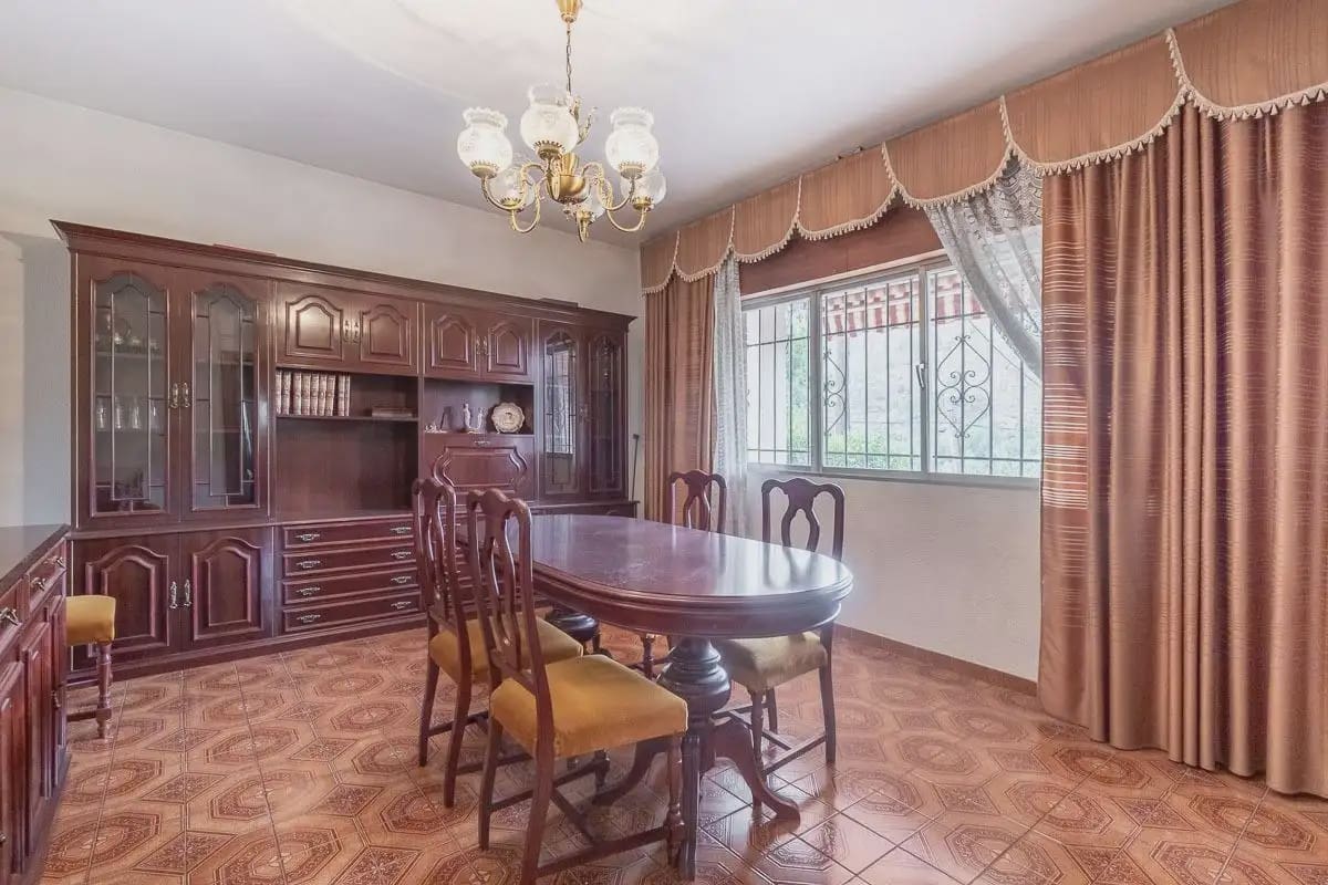 Villa zu verkaufen in Granada Stadt mit Pool Garage - 492.000 € (Ref: 9837642)