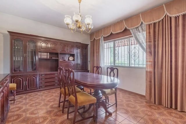 Villa til salgs i Carretera de la Sierra, Granada by med svømmebasseng garasje - € 492 000 (Ref: 9837642)