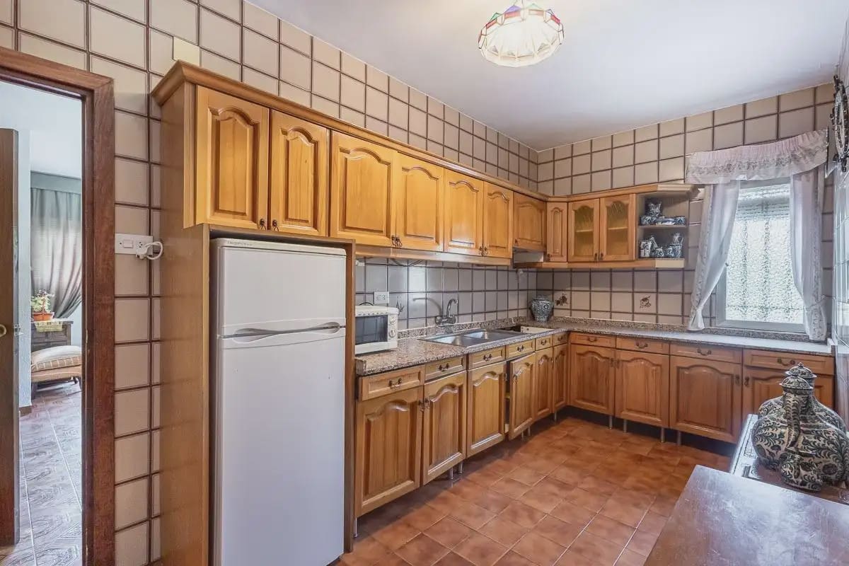 Villa zu verkaufen in Granada Stadt mit Pool Garage - 492.000 € (Ref: 9837642)