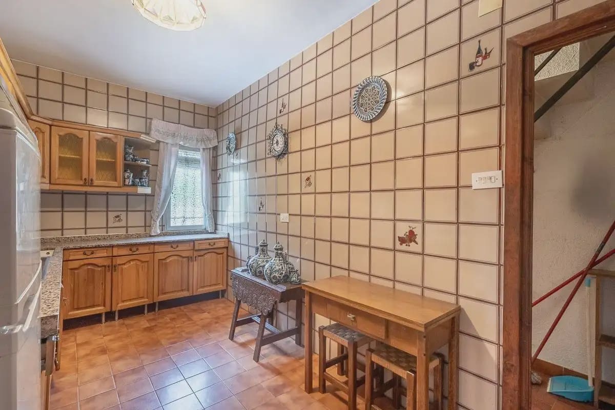 Villa zu verkaufen in Granada Stadt mit Pool Garage - 492.000 € (Ref: 9837642)