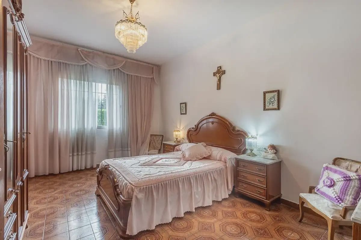 Villa zu verkaufen in Granada Stadt mit Pool Garage - 492.000 € (Ref: 9837642)