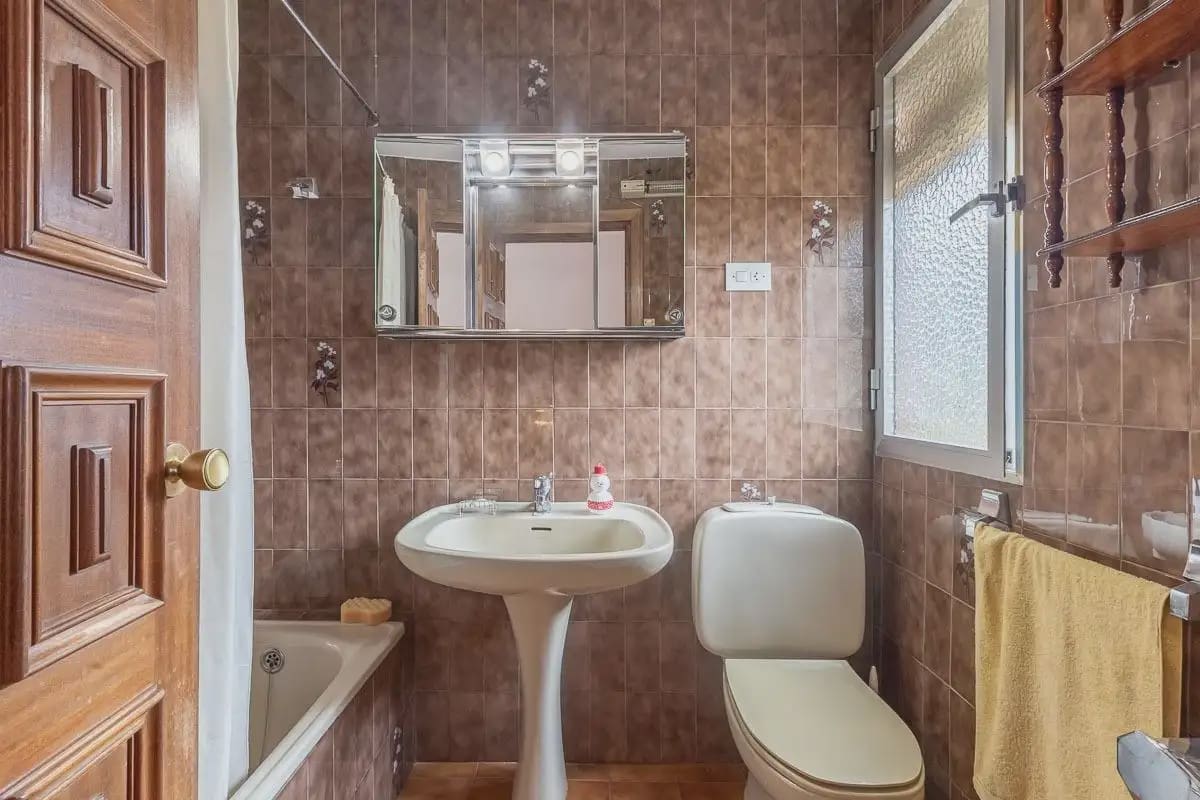 Villa zu verkaufen in Granada Stadt mit Pool Garage - 492.000 € (Ref: 9837642)