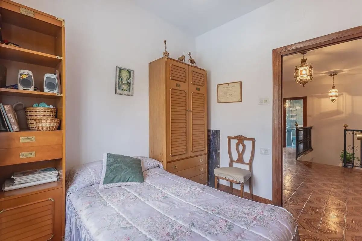 Villa zu verkaufen in Granada Stadt mit Pool Garage - 492.000 € (Ref: 9837642)