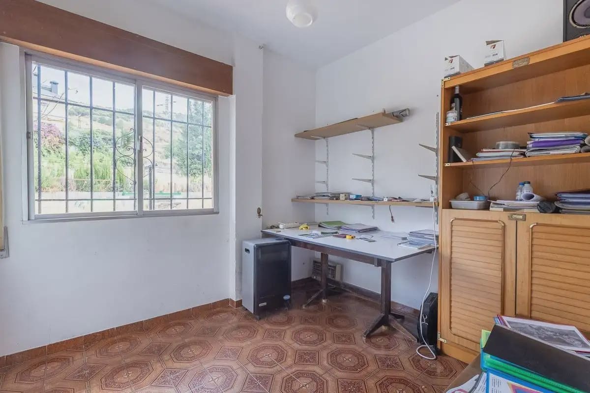 Villa zu verkaufen in Granada Stadt mit Pool Garage - 492.000 € (Ref: 9837642)