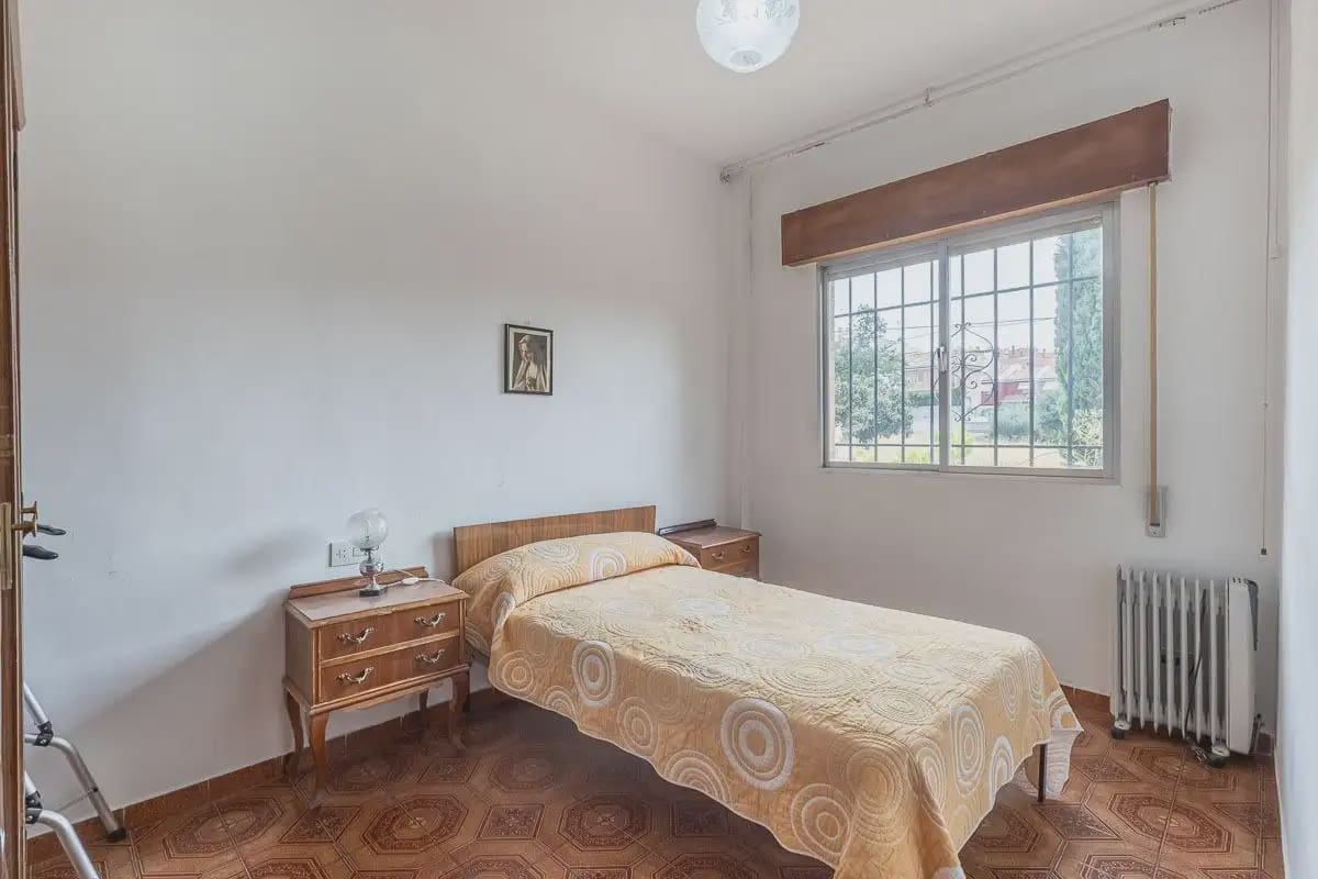 Villa zu verkaufen in Granada Stadt mit Pool Garage - 492.000 € (Ref: 9837642)