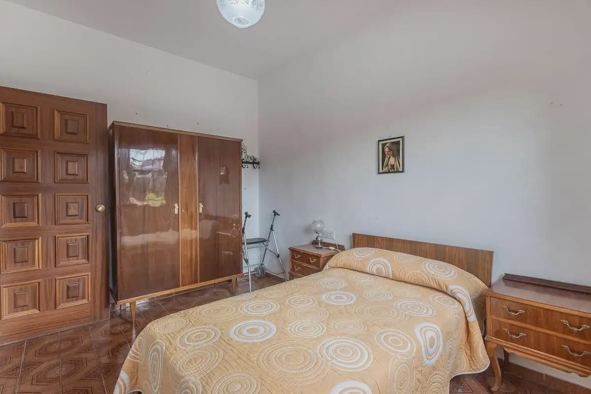 Villa zu verkaufen in Granada Stadt mit Pool Garage - 492.000 € (Ref: 9837642)