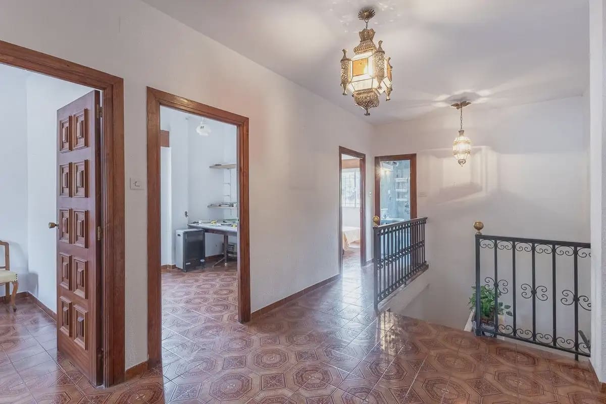 Villa zu verkaufen in Granada Stadt mit Pool Garage - 492.000 € (Ref: 9837642)