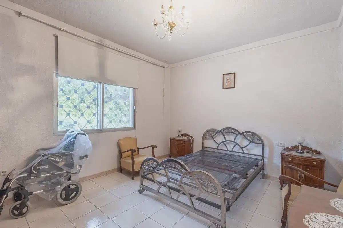 Villa zu verkaufen in Granada Stadt mit Pool Garage - 492.000 € (Ref: 9837642)