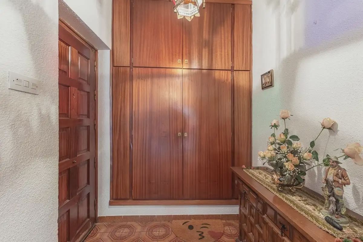 Villa zu verkaufen in Granada Stadt mit Pool Garage - 492.000 € (Ref: 9837642)