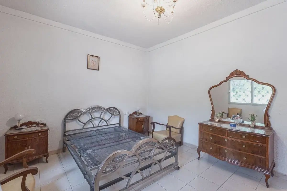 Villa zu verkaufen in Granada Stadt mit Pool Garage - 492.000 € (Ref: 9837642)