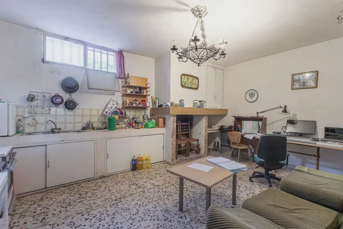 Villa zu verkaufen in Granada Stadt mit Pool Garage - 492.000 € (Ref: 9837642)
