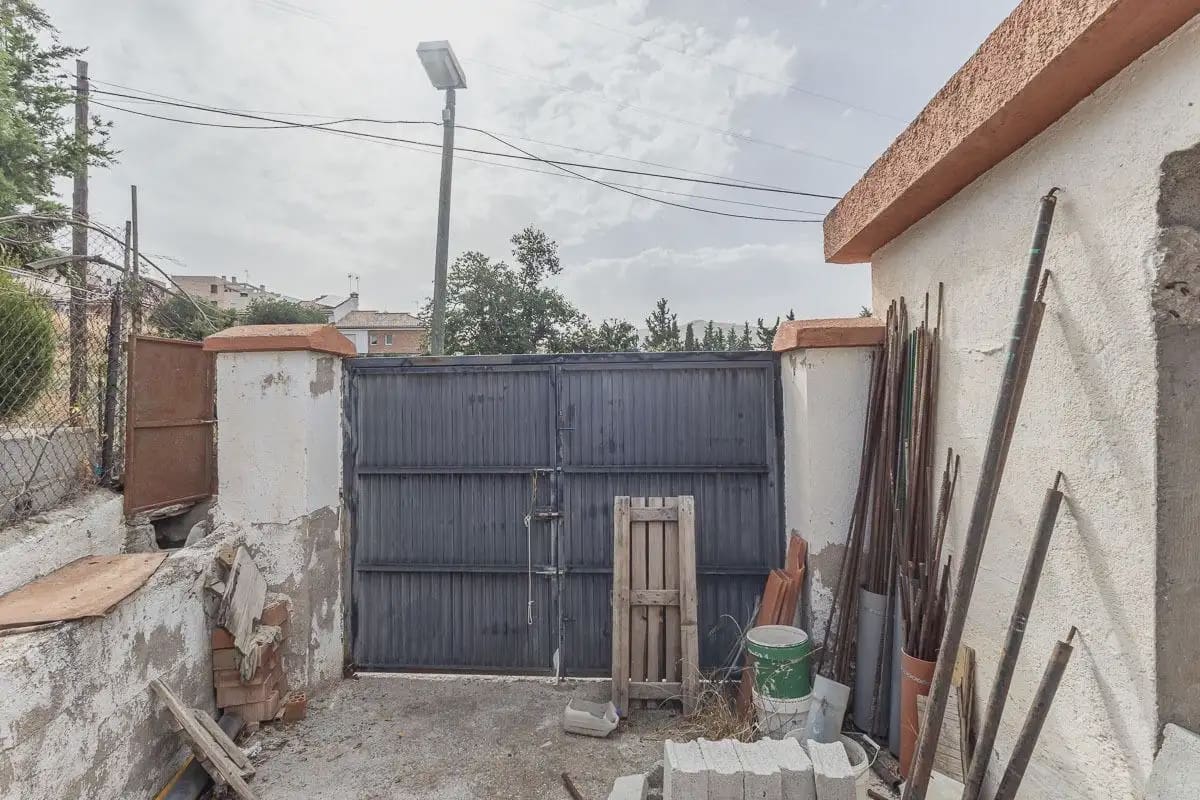 Villa zu verkaufen in Granada Stadt mit Pool Garage - 492.000 € (Ref: 9837642)