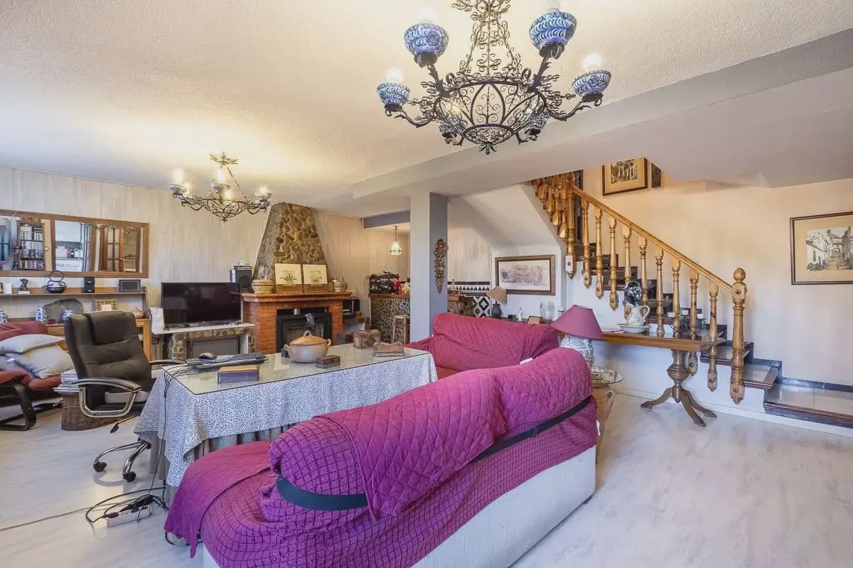 Villa zu verkaufen in Pinos Genil mit Pool Garage - 380.000 € (Ref: 9837646)