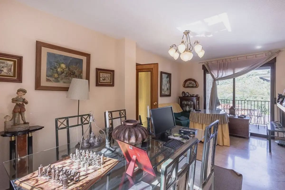 Villa zu verkaufen in Pinos Genil mit Pool Garage - 380.000 € (Ref: 9837646)
