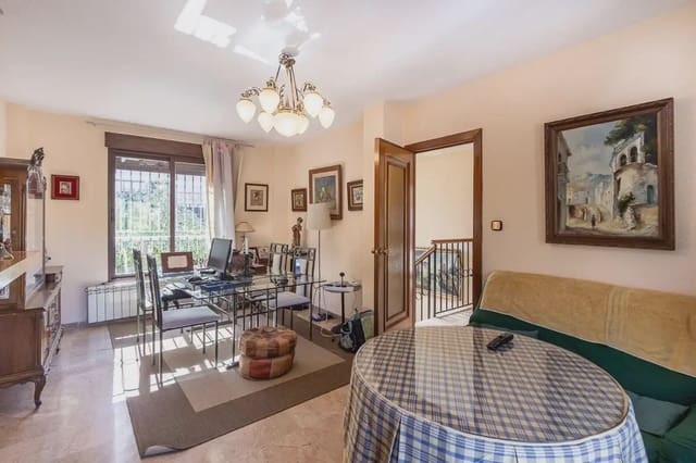 Villa zu verkaufen in Pinos Genil mit Pool Garage - 380.000 € (Ref: 9837646)