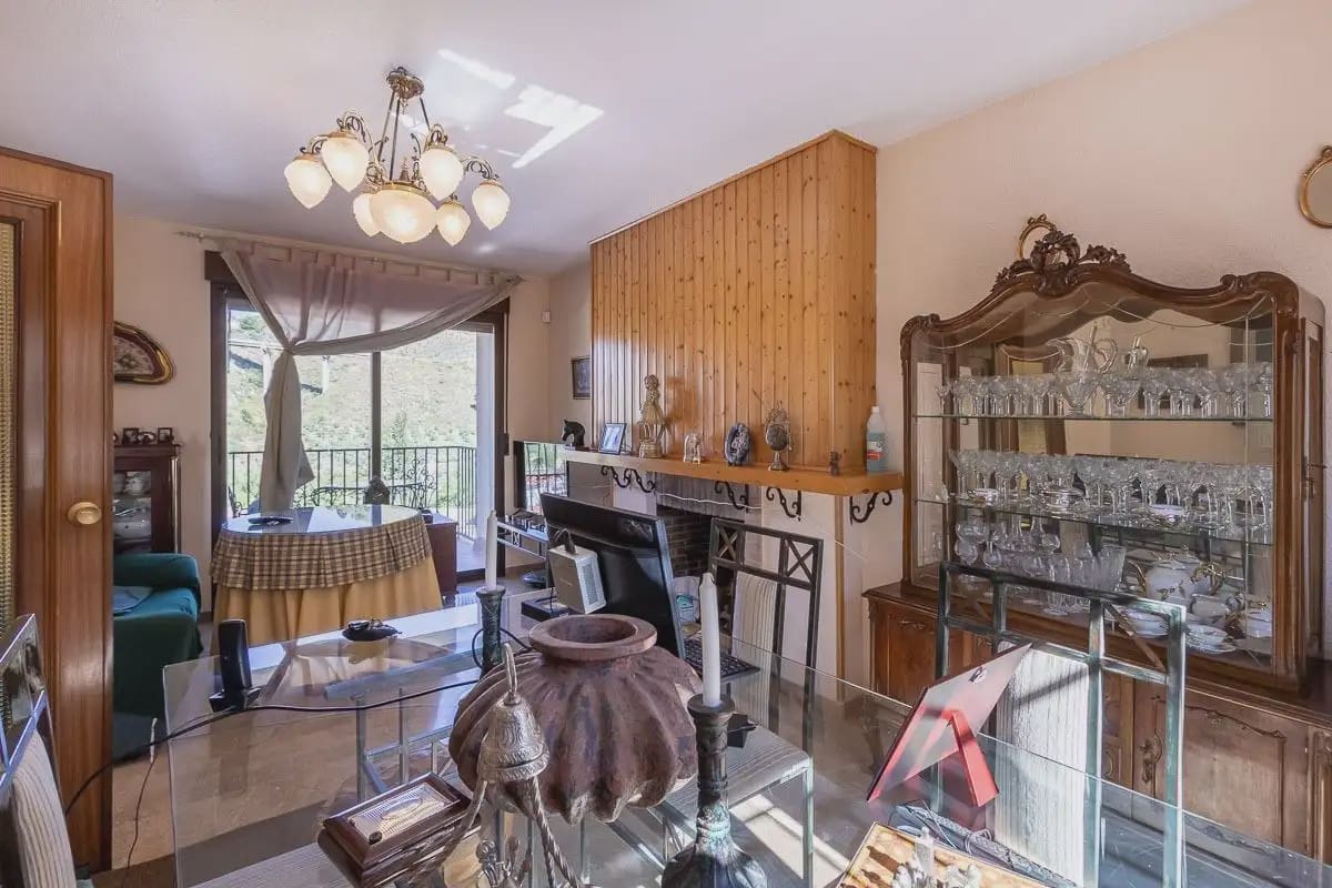 Villa zu verkaufen in Pinos Genil mit Pool Garage - 380.000 € (Ref: 9837646)