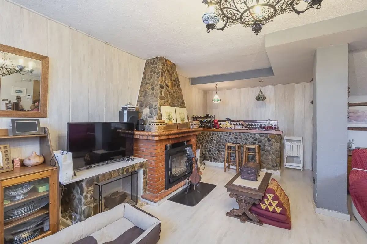 Villa zu verkaufen in Pinos Genil mit Pool Garage - 380.000 € (Ref: 9837646)